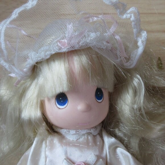 Precious Moments Bride 10" Doll - April - Vintage 1992 by Rose Art - Picture 4 of 10